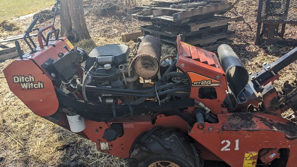 Ditch Witch RT24 Trencher