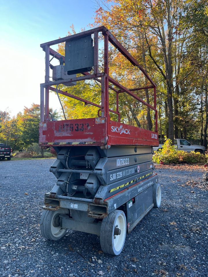 Skyjack SJIII-3226 26' Electric Scissor Lift