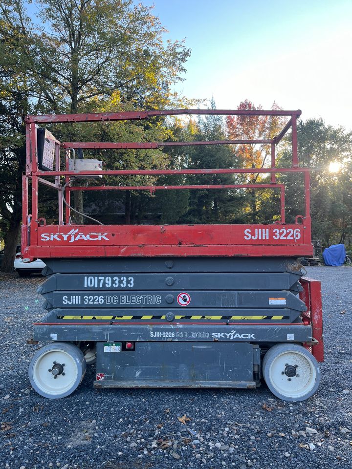 Skyjack SJIII-3226 26' Electric Scissor Lift