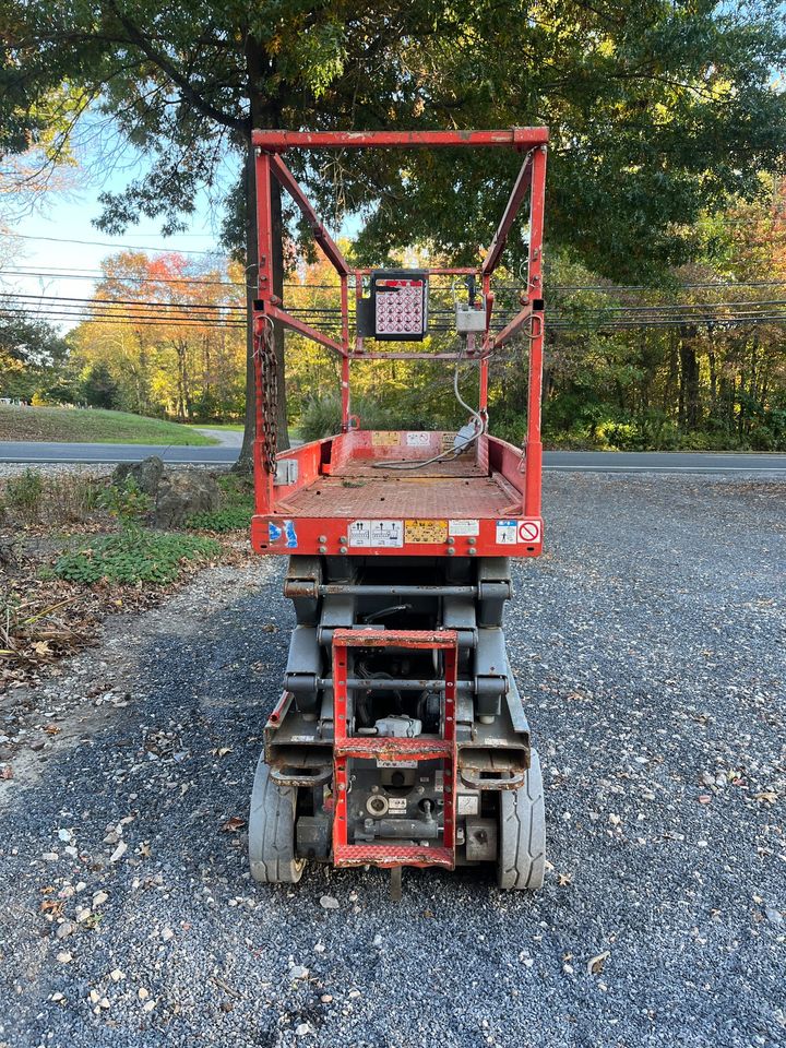 Skyjack SJIII-3226 26' Electric Scissor Lift