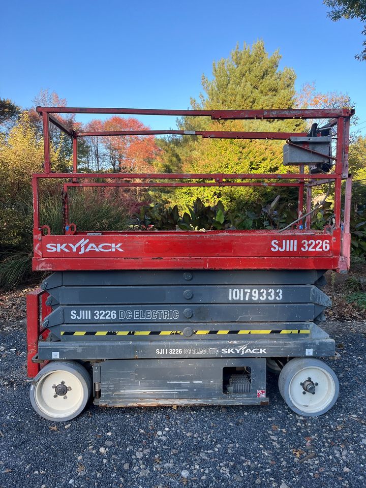 Skyjack SJIII-3226 26' Electric Scissor Lift