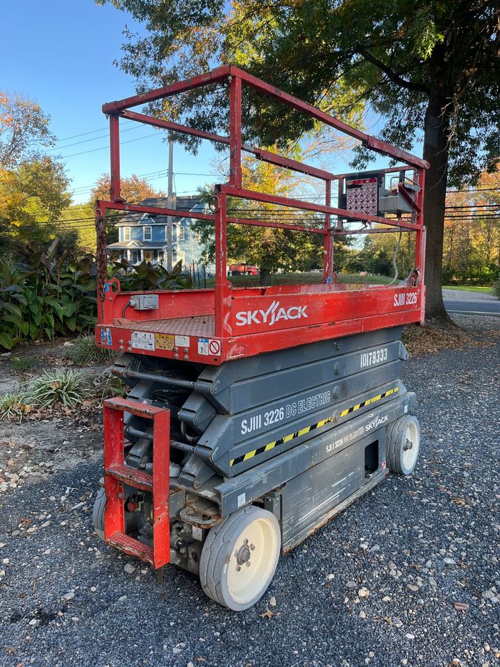 Skyjack SJIII-3226 26' Electric Scissor Lift