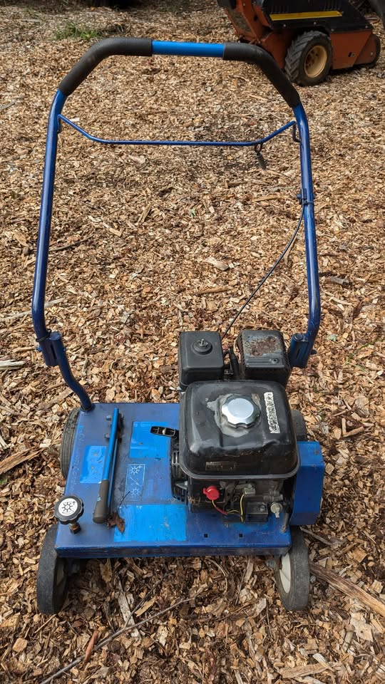 Bluebird Lawn Rake Thatcher