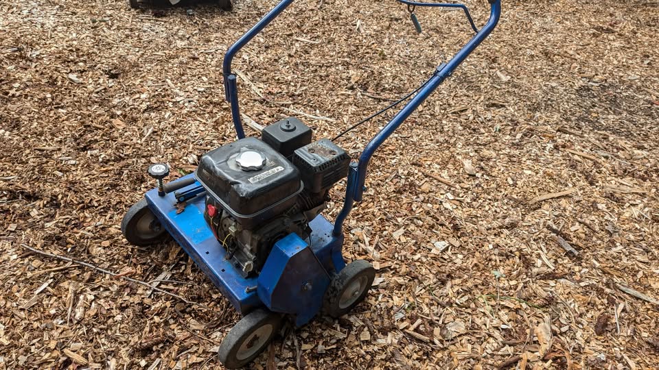 Bluebird Lawn Rake Thatcher