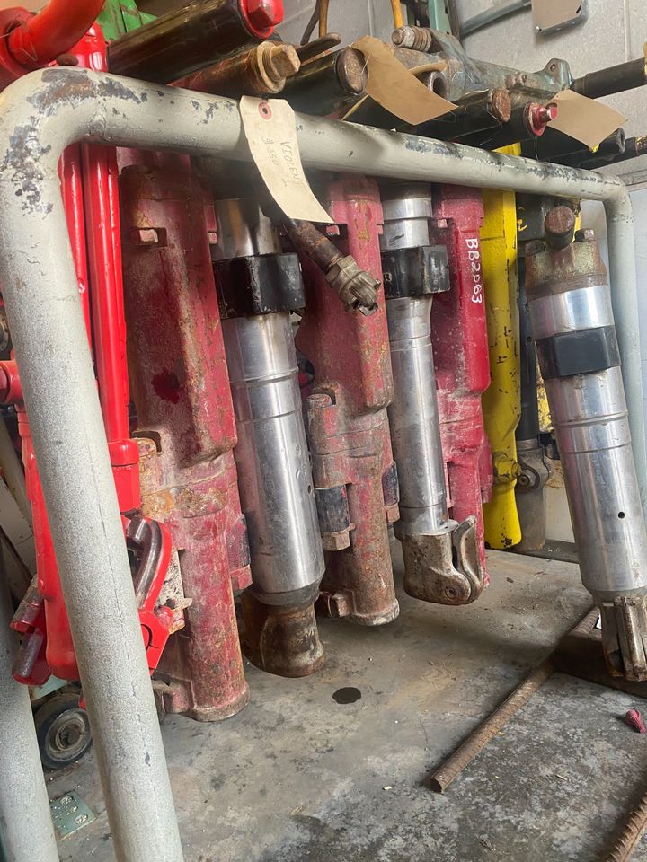 Demo Hammers Breakers Pneumatic All Sizes