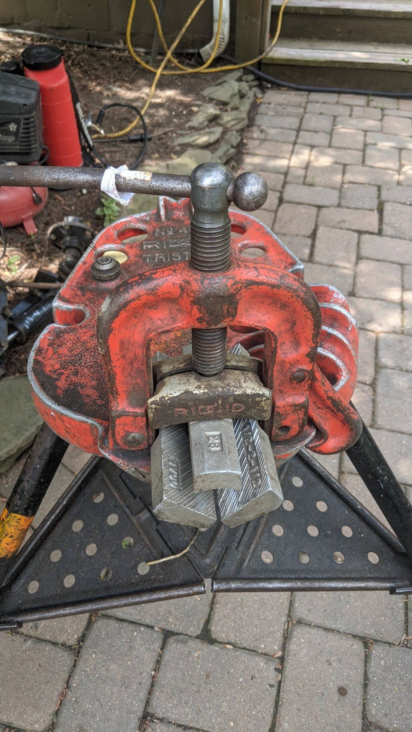 RIDGID TRISTAND PIPE VICE FOR ROBROY PIPE