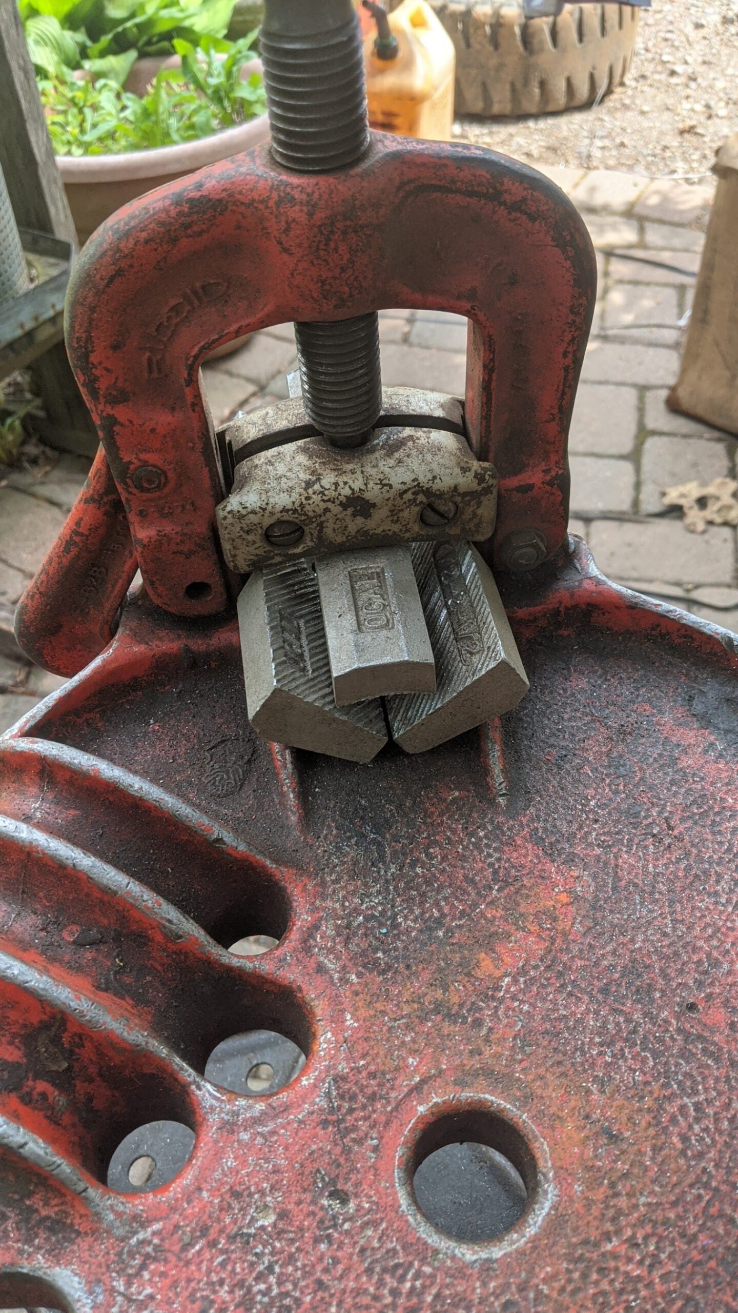 RIDGID TRISTAND PIPE VICE FOR ROBROY PIPE