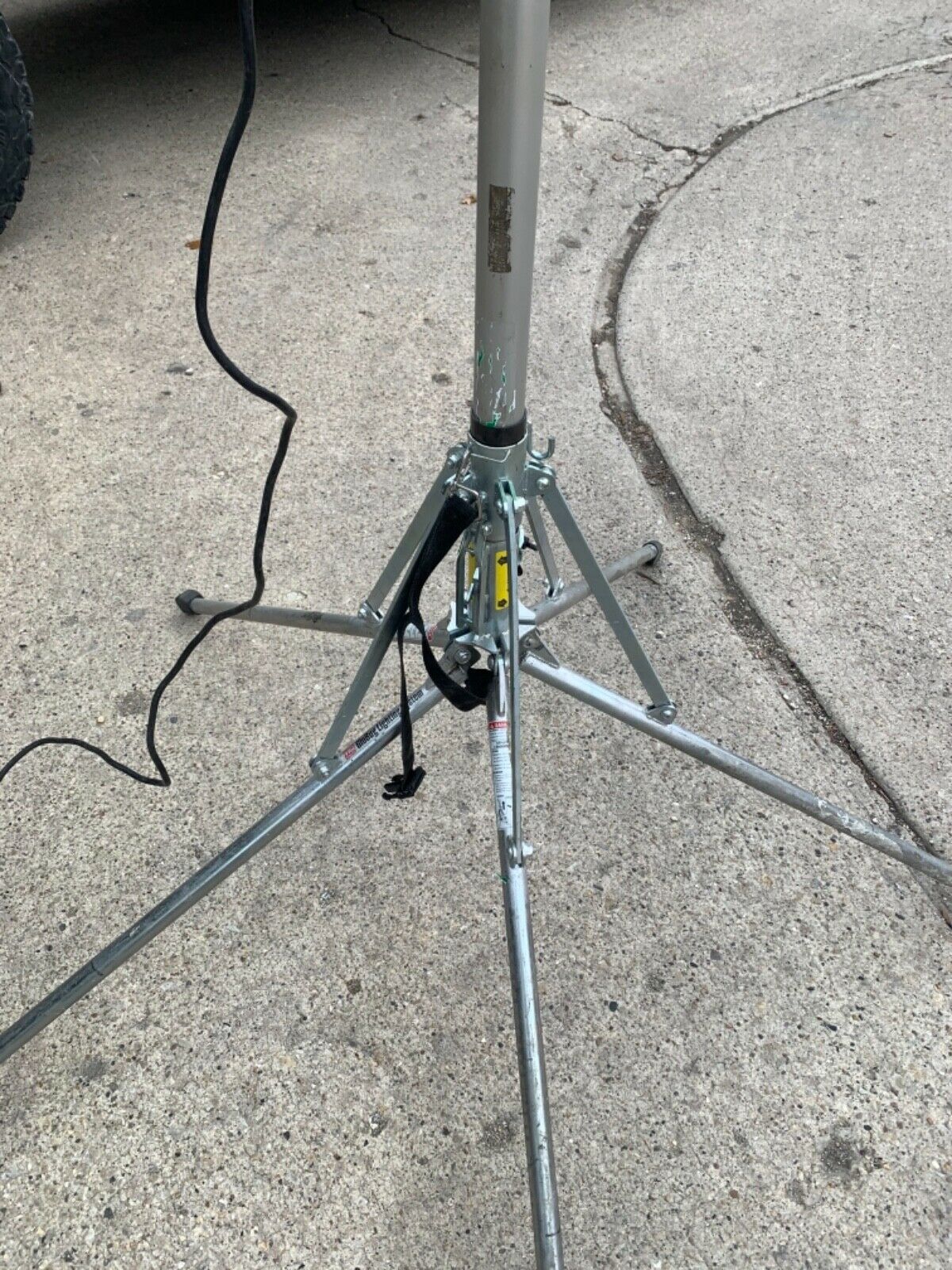 OUTDOOR BALLOON WORK LIGHT TOWER ON STAND MULTIQUIP 1000W