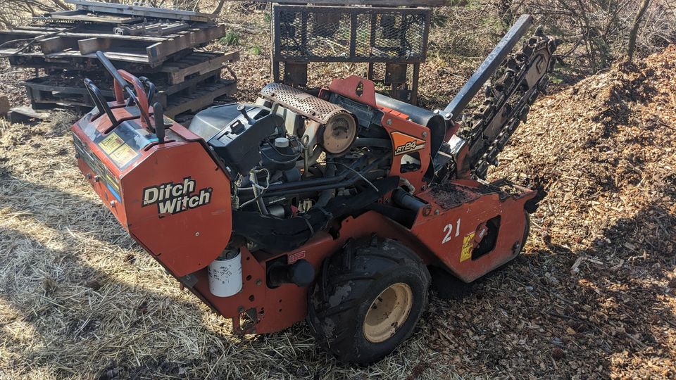 Ditch Witch RT24 Trencher