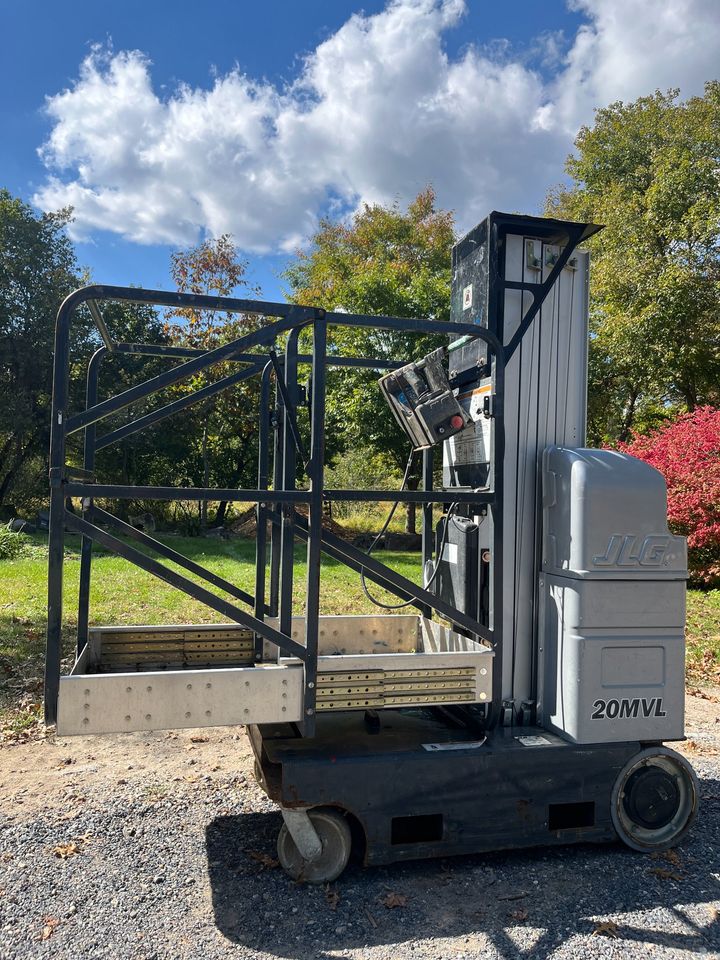 JLG 20MVL 20' Man Lift