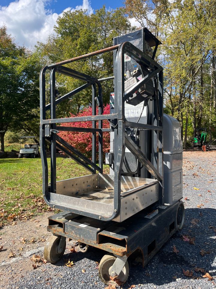 JLG 20MVL 20' Man Lift