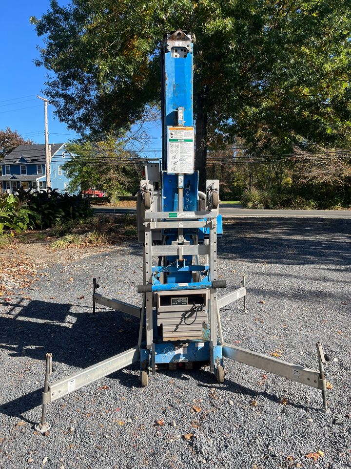 Genie AWP40 40' Vertical Manlift