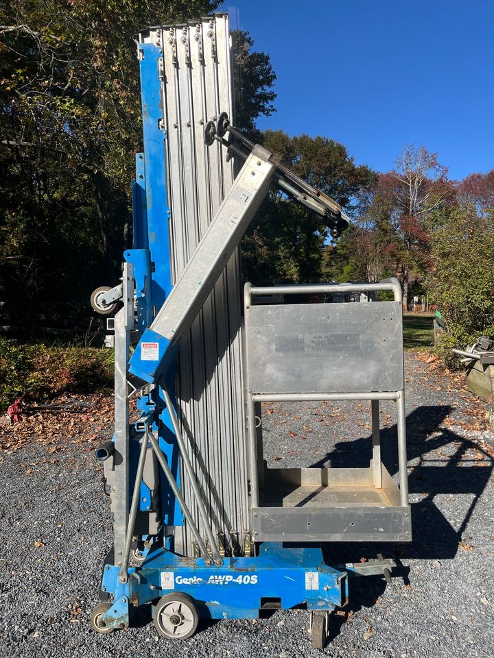 Genie AWP40 40' Vertical Manlift