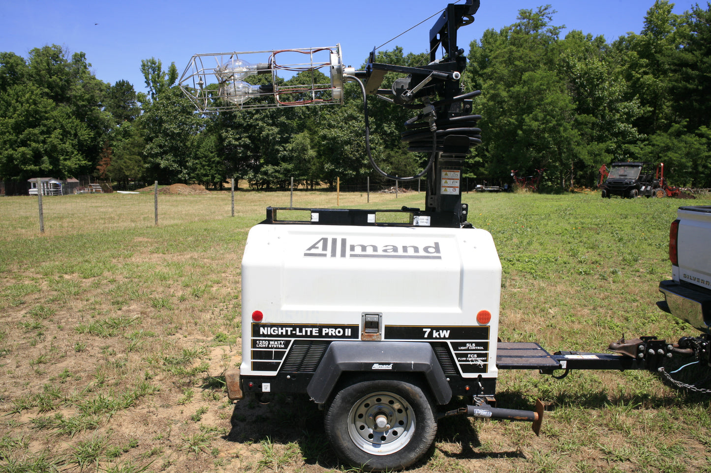 Allmand Night-Lite Pro II 7KW Hydraulic Lift Balloon Light Tower