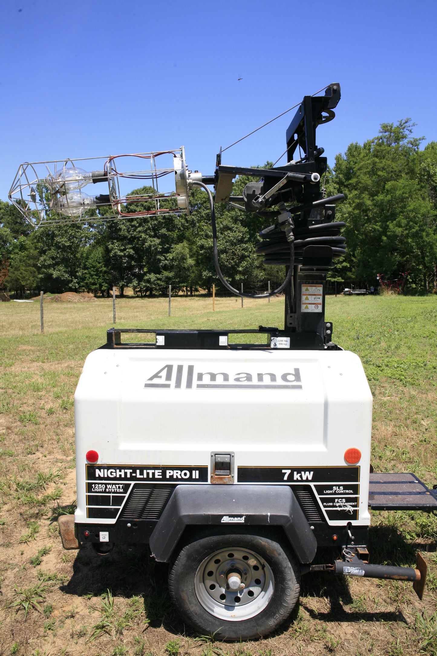 Allmand Night-Lite Pro II 7KW Hydraulic Lift Balloon Light Tower